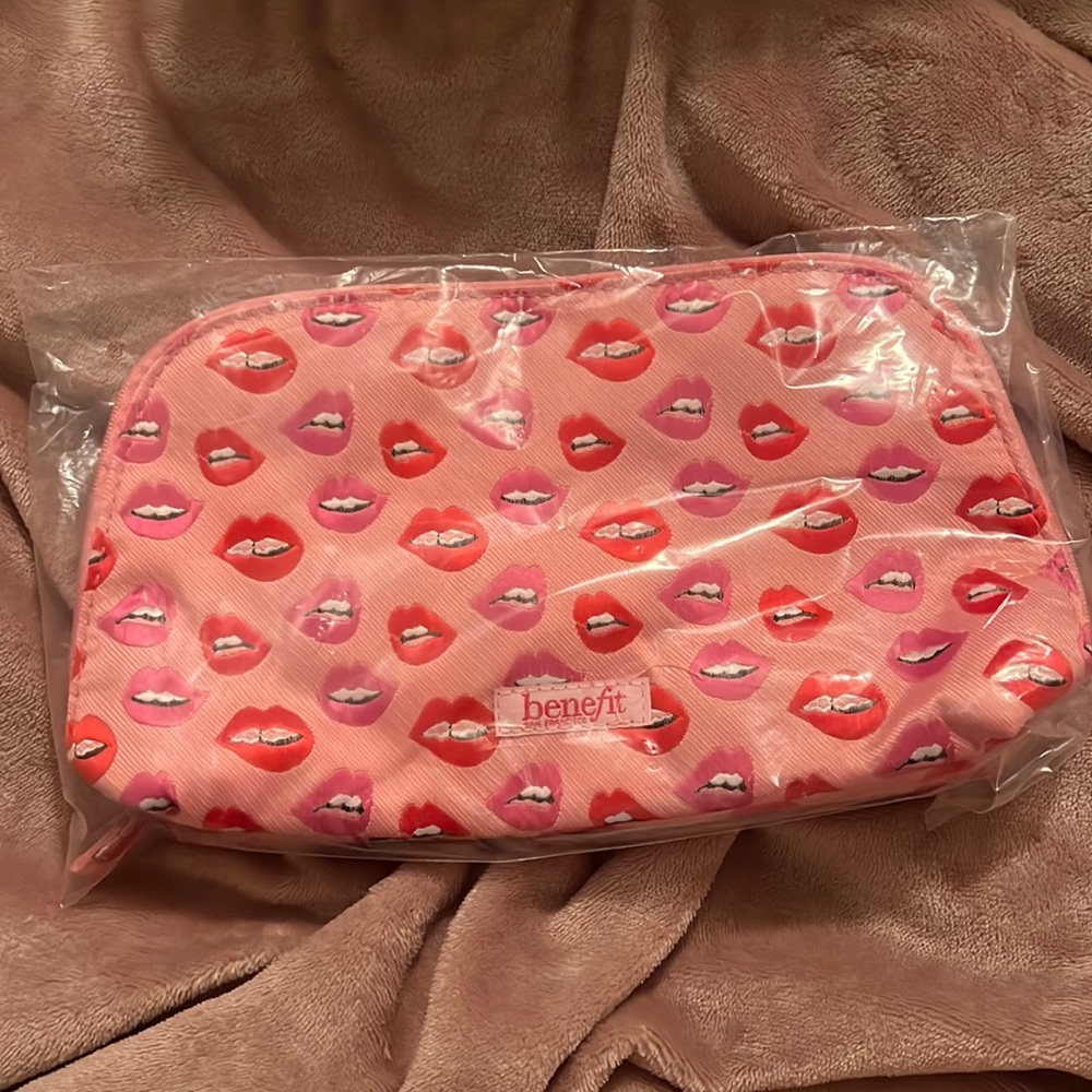 Benefit Cosmetics WoW Lip Makeup Bag